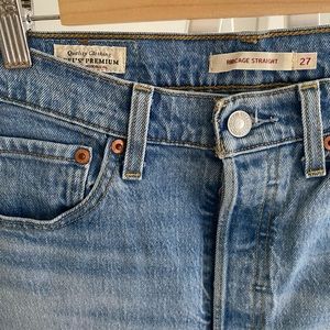 Levi’s Ribcage Straight 27